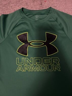 Under Armour Dark Green Performance Crew Neck Tee youth medium